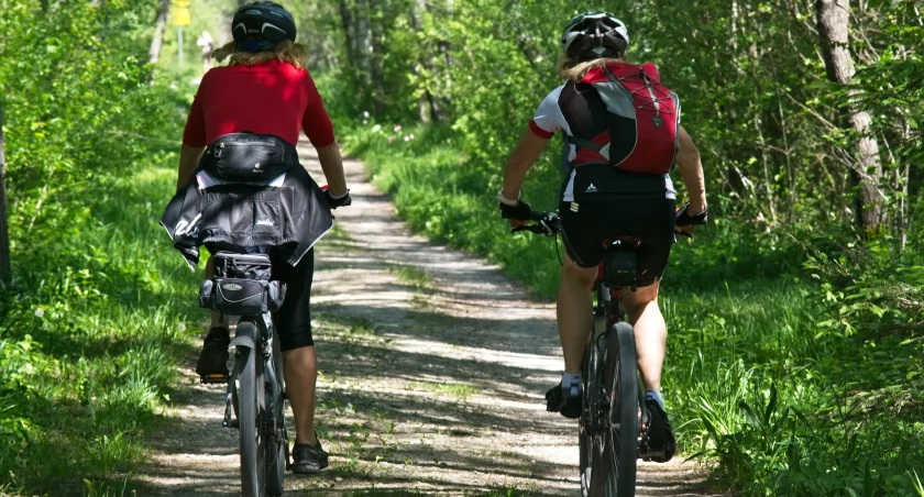 Podróżuj w zgodzie z naturą! Sprawdź, jak zadbać o planetę podczas letnich wyjazdów