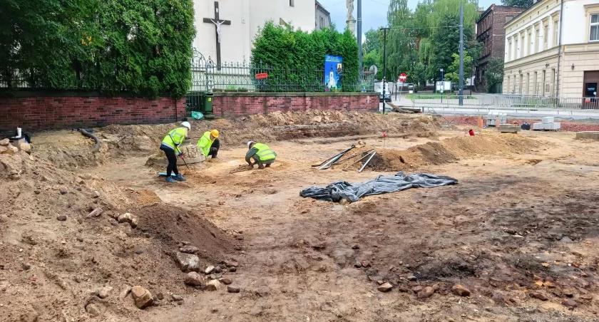 Ziemia odsłania kolejne tajemnice. Wykopaliska przy kościele Mariackim