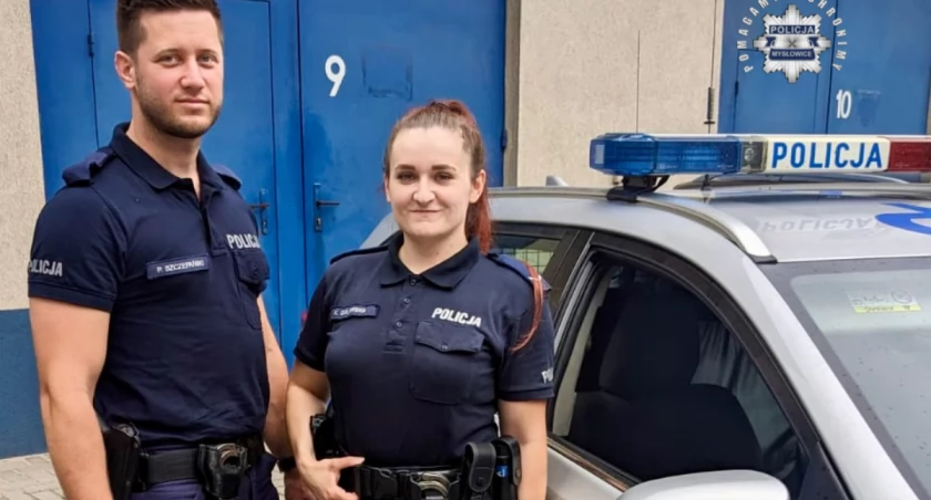 Zasłabł na słońcu. Pomogli policjanci