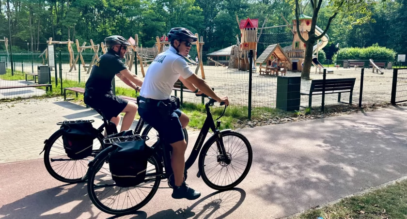 Mundurowi patrolują ulice Mysłowic na rowerach