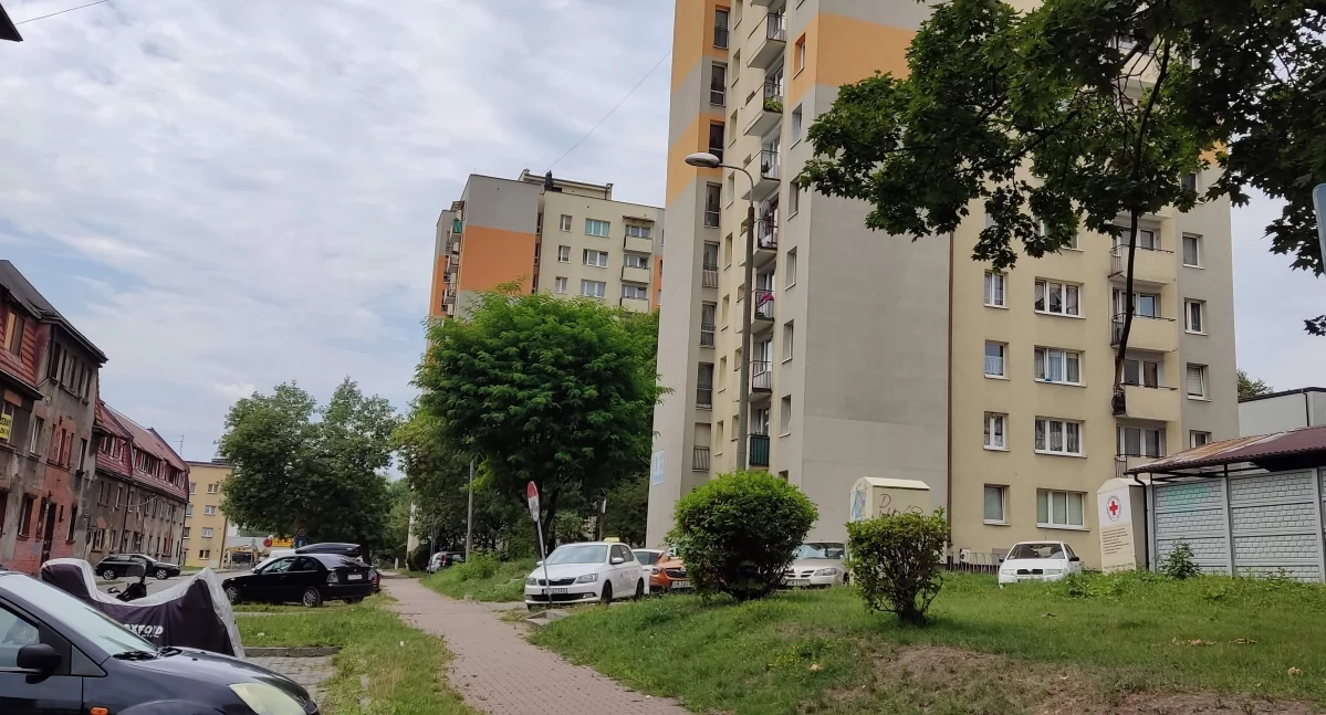 Ciemno na parkingu