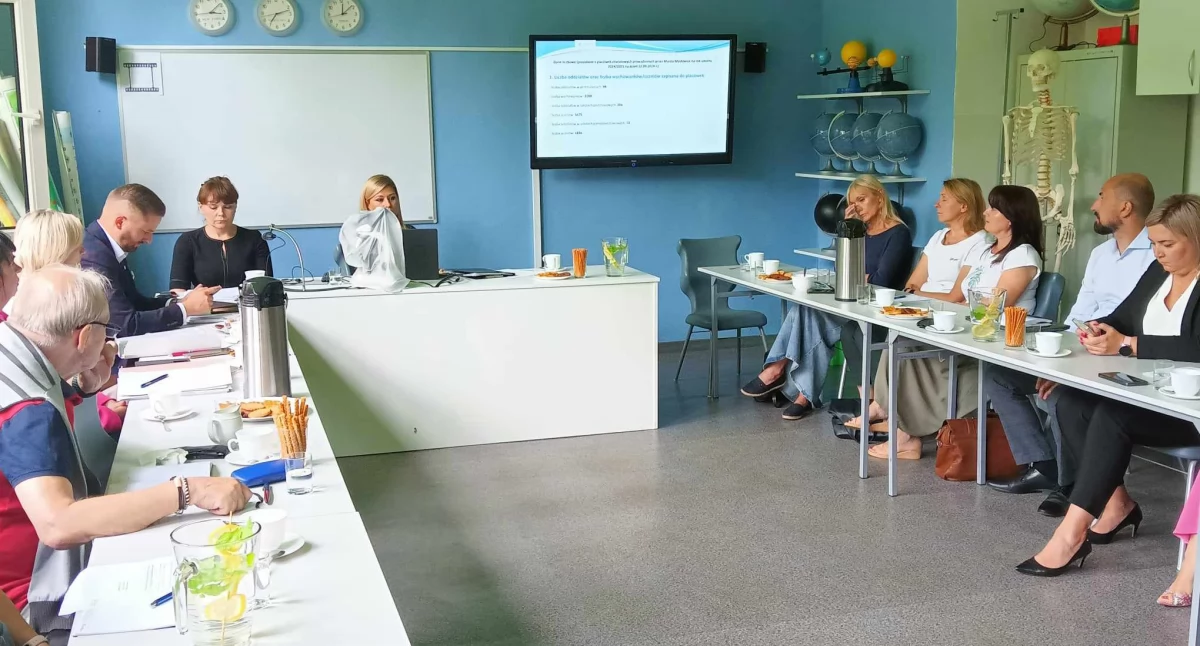 Trwają remonty w placówkach oświatowych. Nowe toalety w SP3, załatany dach w SP16