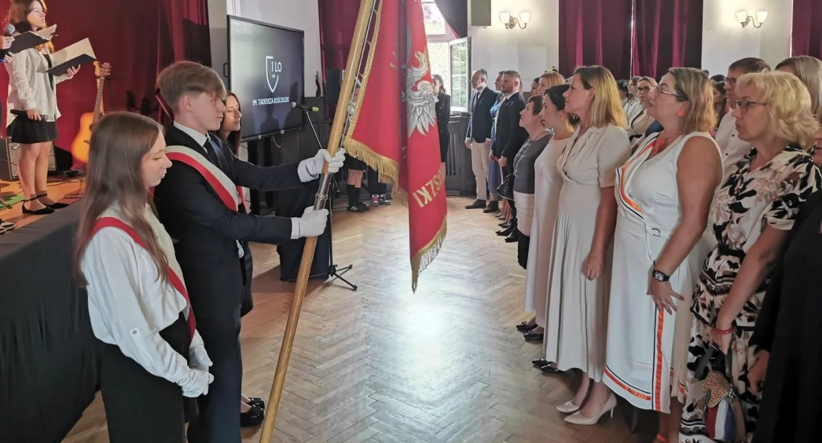Uczniów i nauczycieli coraz mniej. Rok szkolny 2024/2025 rozpoczęty