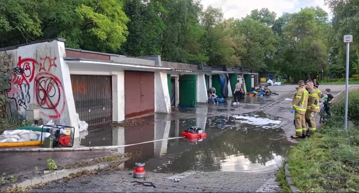 Mysłowice po ulewach. Wylała Przemsza, na A4 osunęła się skarpa