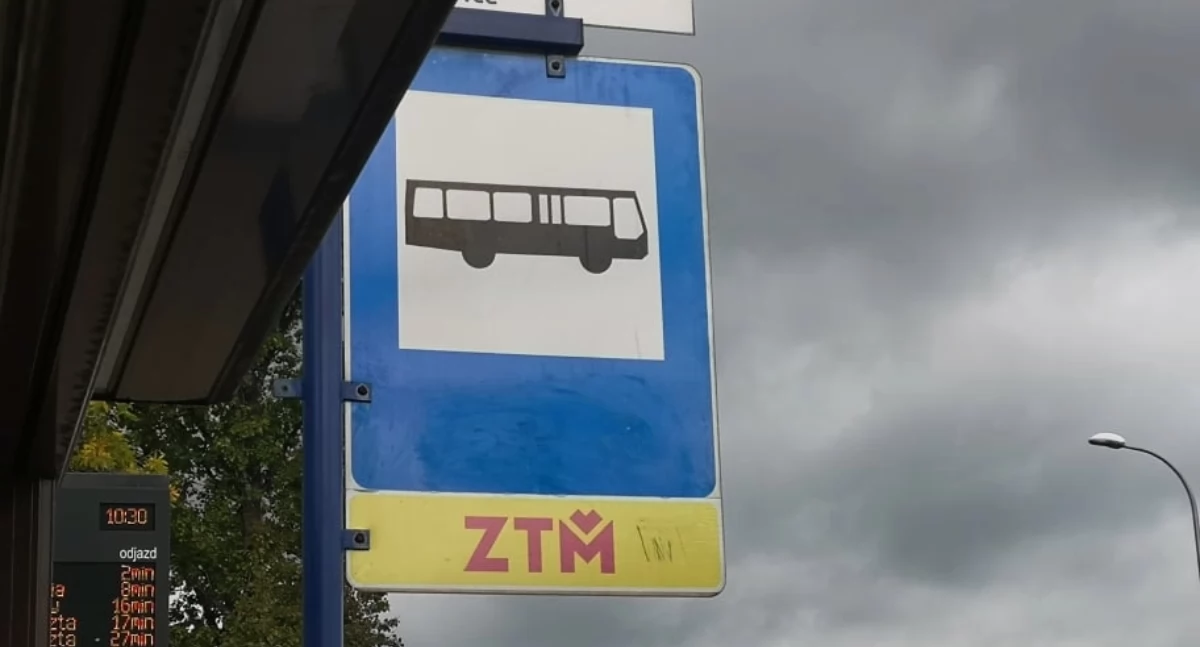 Walczyli o autobus i zostali pominięci. Sukces przypisał sobie ktoś inny