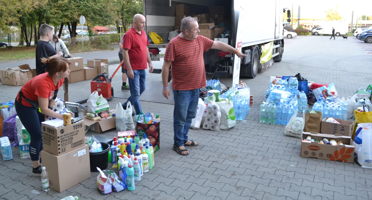 Ciężarówka pełna darów dla powodzian wyruszyła z Mysłowic