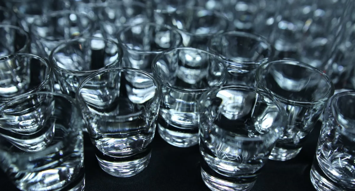 Małpki z alkoholem będą wyłączone z systemu kaucyjnego