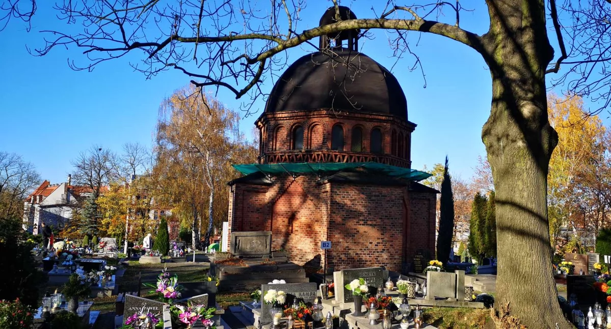 Wszystkich Świętych na starym cmentarzu parafialnym NSPJ