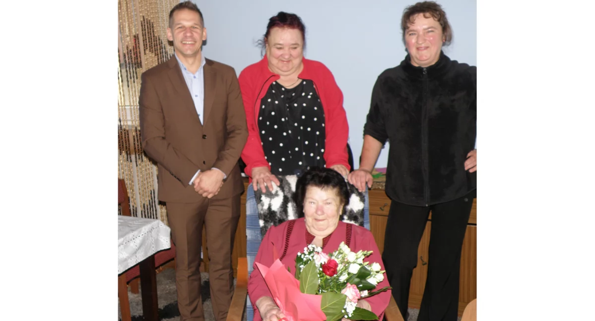 Szczęśliwa babcia i prababcia z Kopciowic
