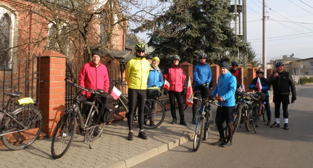 Rowerowy rajd z biało-czerwoną