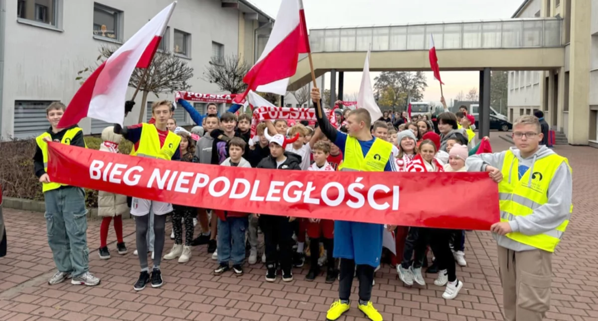 Sportowo i śpiewająco uczcili święto 11 listopada