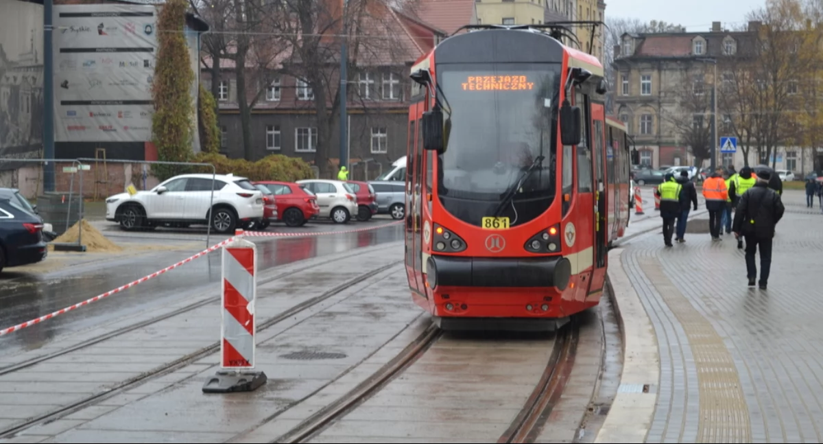 Pierwszy tramwaj przejechał po przebudowanym torowisku