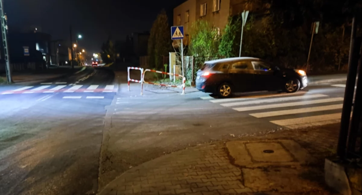 Wpadł w poślizg i uderzył w barierkę