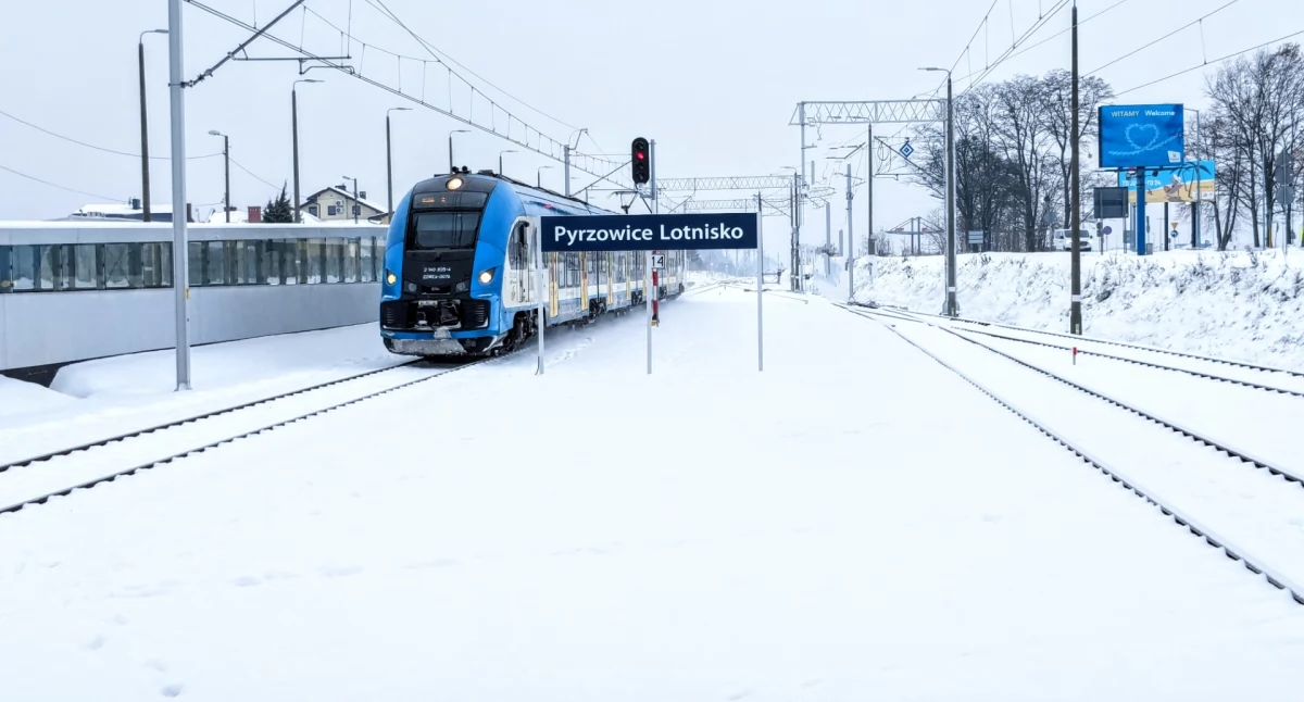 Kolejami Śląskimi do Pyrzowic: prawie pół miliona pasażerów w ciągu roku i dwie specjalne taryfy