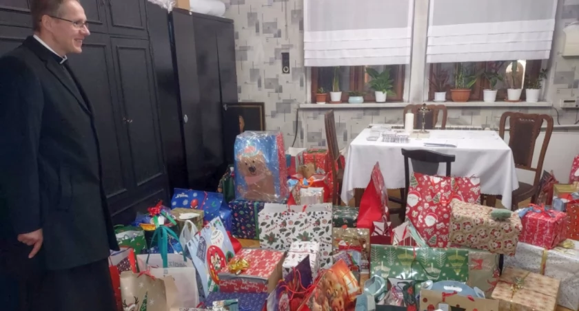 Choinka życzeń w kościele w Brzęczkowicach. Parafianie spełnią marzenia dzieci