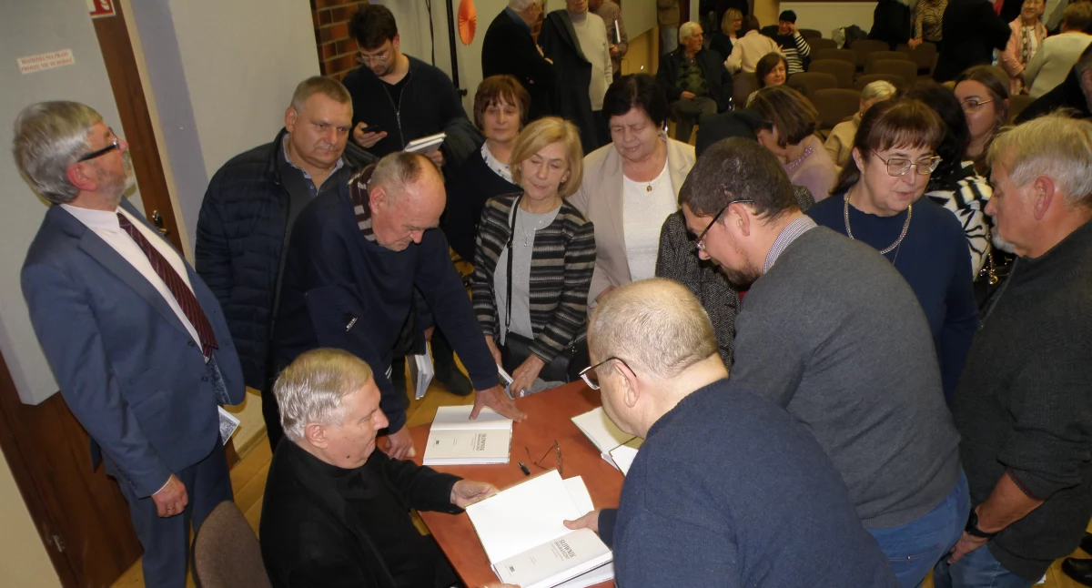 Słownik biograficzny  trafił do rąk mieszkańców