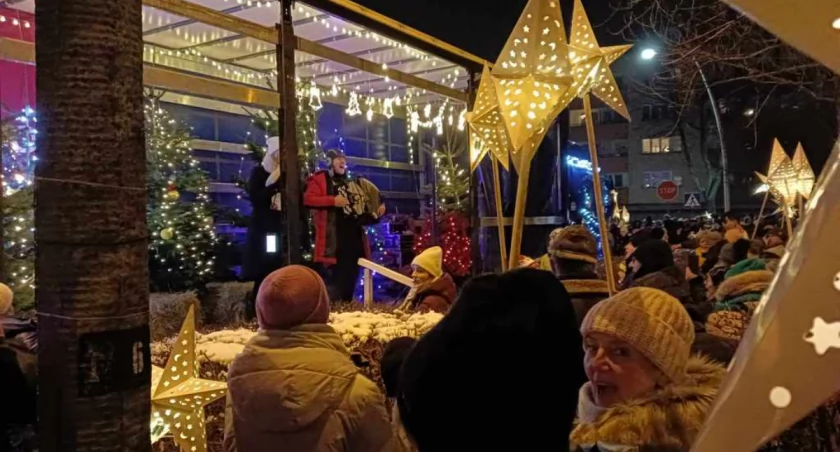 Kayah i Marcin Wyrostek kolędowali z mieszkańcami Mysłowic