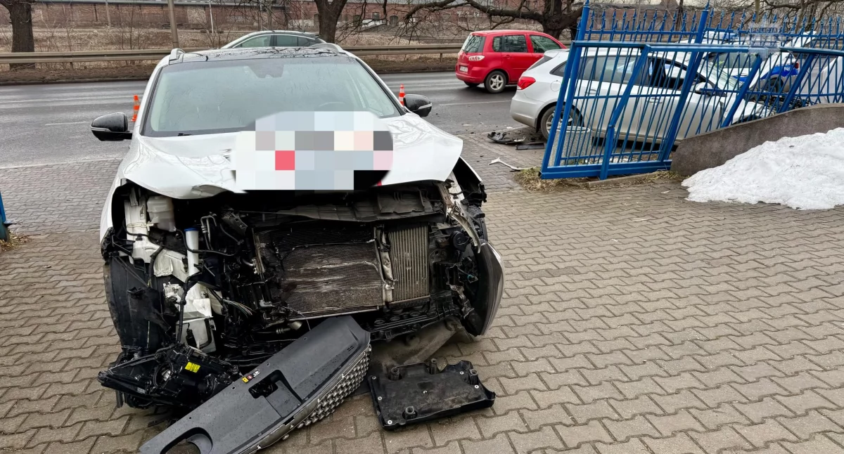 Wypadek na ul. Katowickiej. Jeden kierowca został ranny