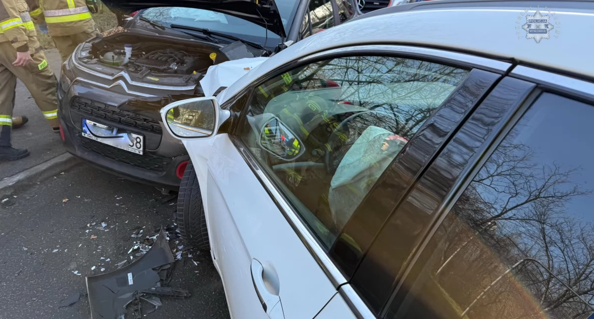 Kolizja Hyundaia z Citroenem na granicy z Niwką