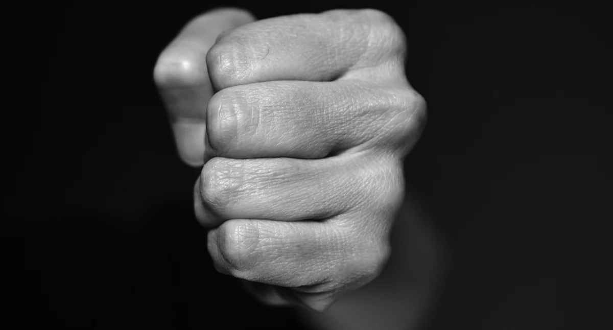 Dostali zakaz zbliżania i nakaz opuszczania mieszkania za znęcanie się nad bliskimi