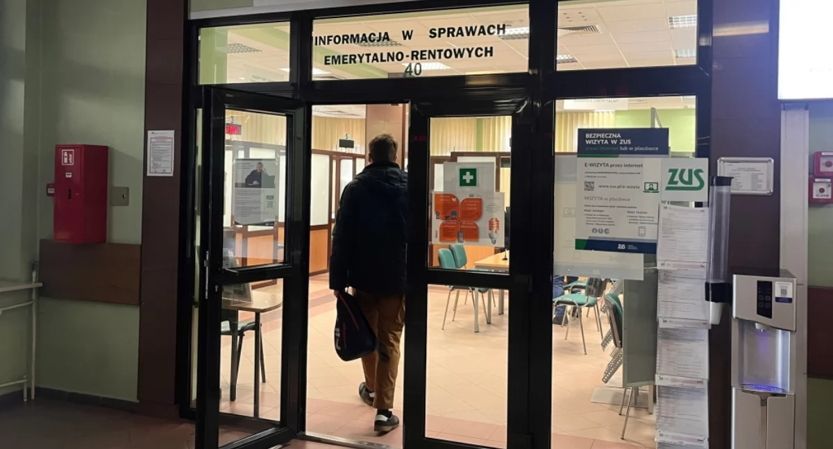 Dorabiający wcześniejsi emeryci i renciści muszą poinformować ZUS do końca lutego