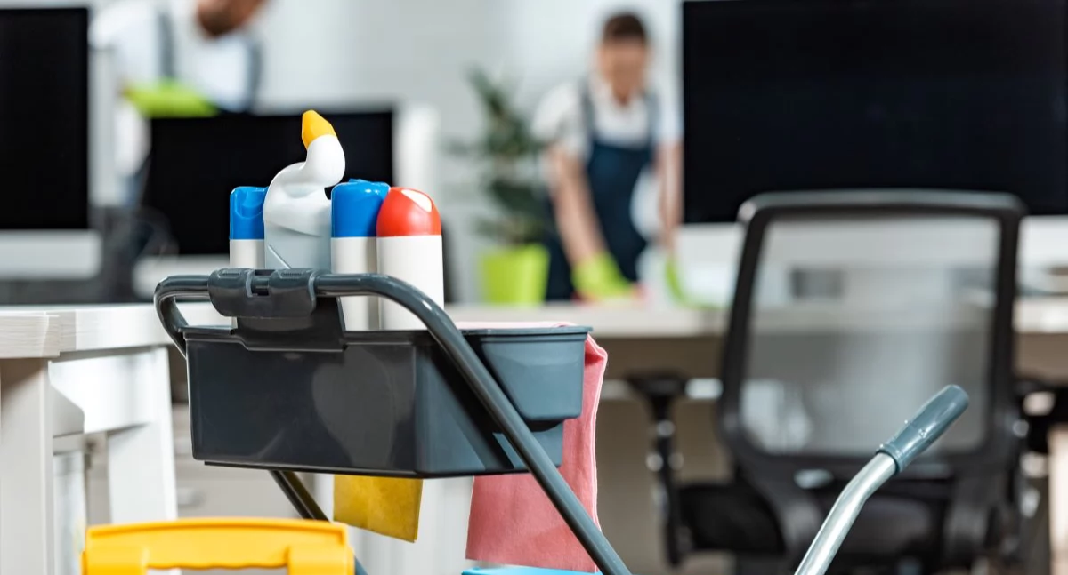 Jak planować sprzątanie w biurze? Efektywne podejście do utrzymania czystości i higieny w miejscu pracy
