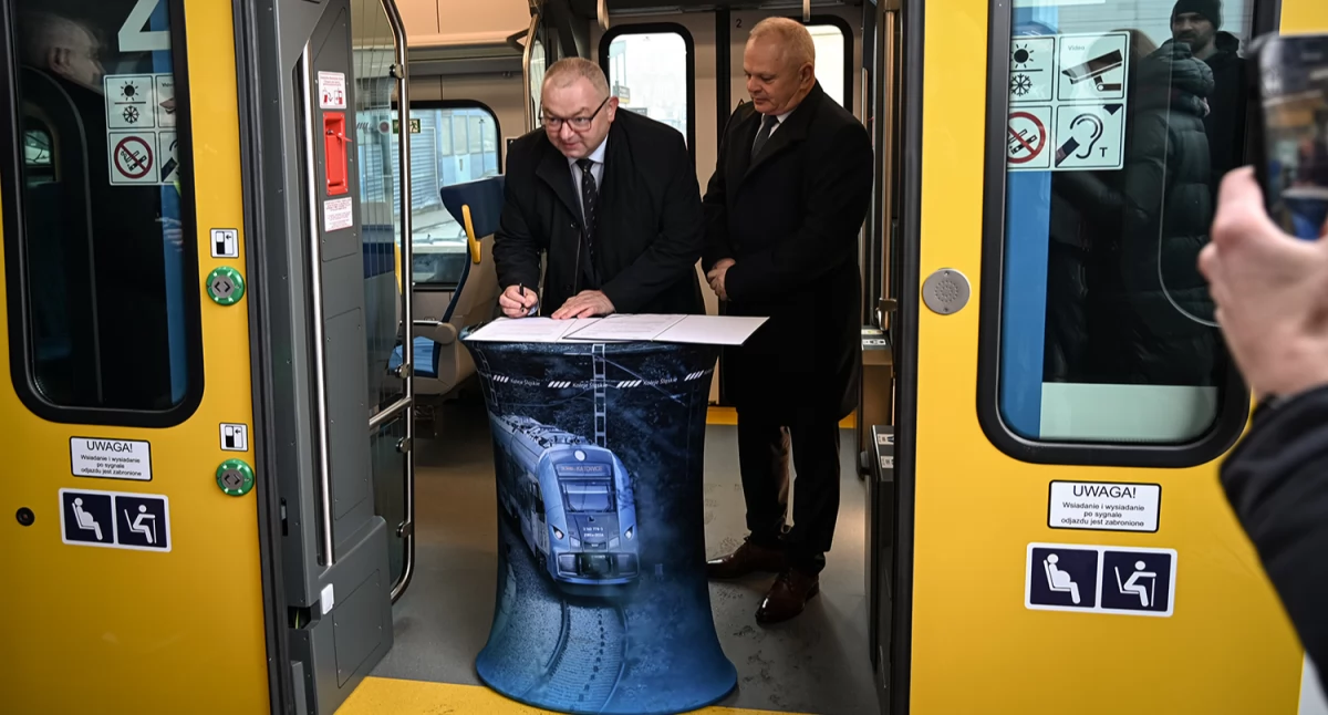 Trzy nowe pociągi Kolei Śląskich wyjechały na tory