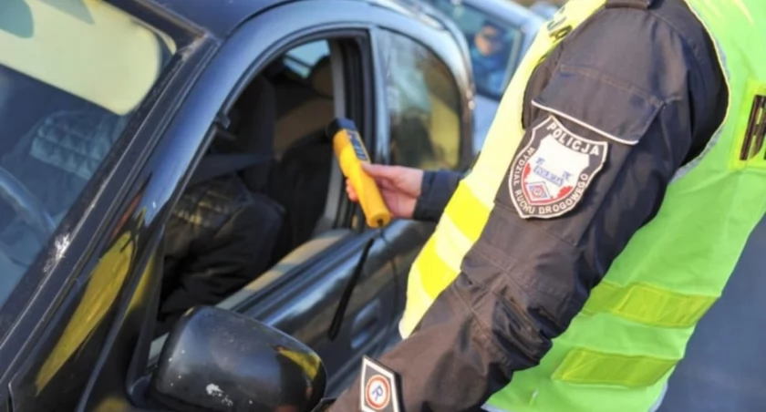 Kolejni nietrzeźwi kierowcy zatrzymani