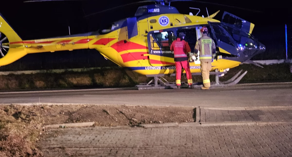 Poważny wypadek w Chełmie Śląskim – zderzenie dwóch quadów i samochodu osobowego. Na miejscu LPR