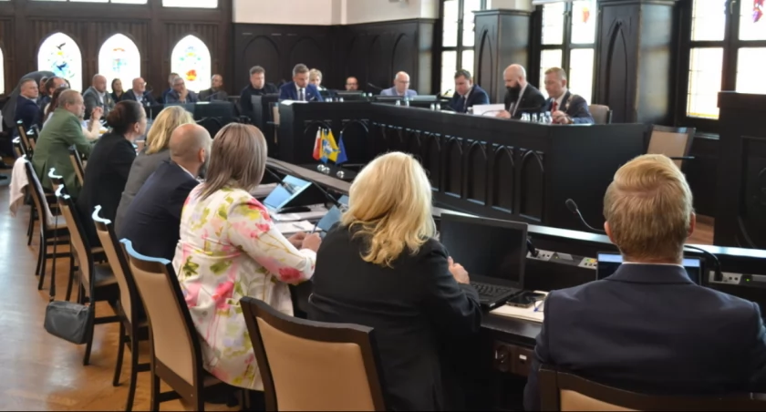 Mieszkanka poskarżyła się na działalność dyrektor MZGK. Rada miasta przyznała jej rację