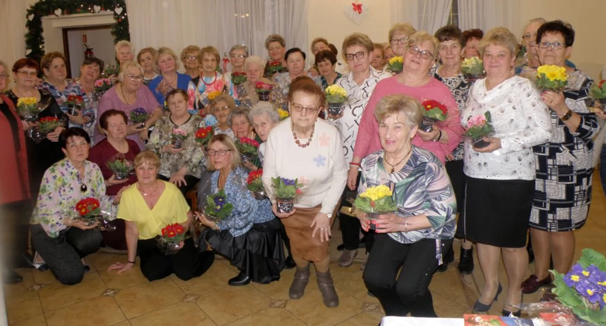 Seniorki z Wesołej świętowały Dzień Kobiet