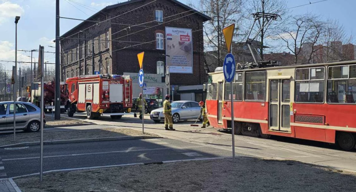 Samochód zderzył się z tramwajem