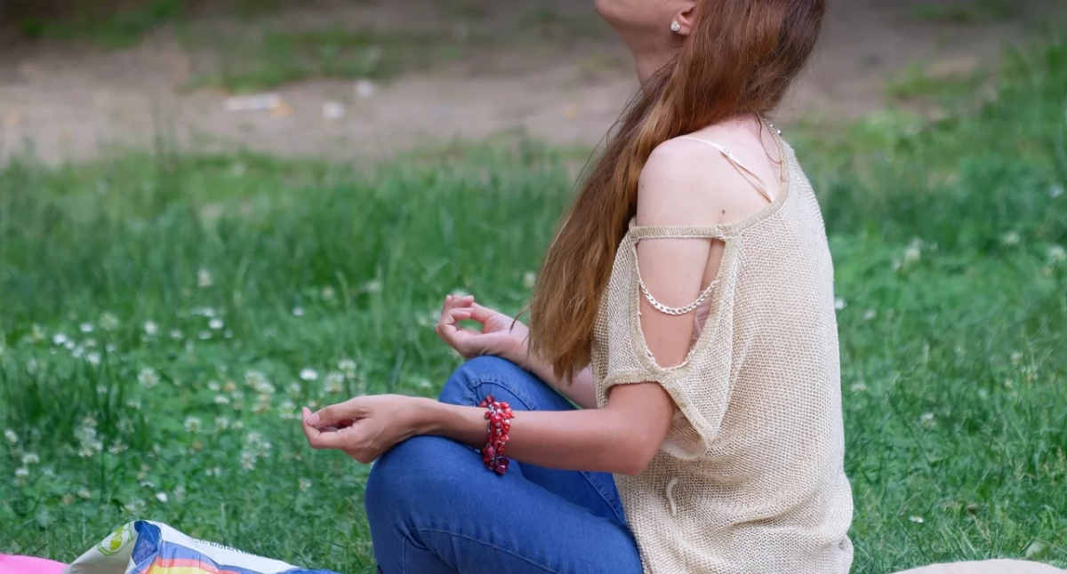 Mindfulness w codziennym życiu – proste praktyki, które możesz wdrożyć w 5 minut dziennie