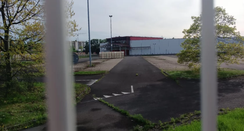 Jest plan na dawny Auchan na Bończyku
