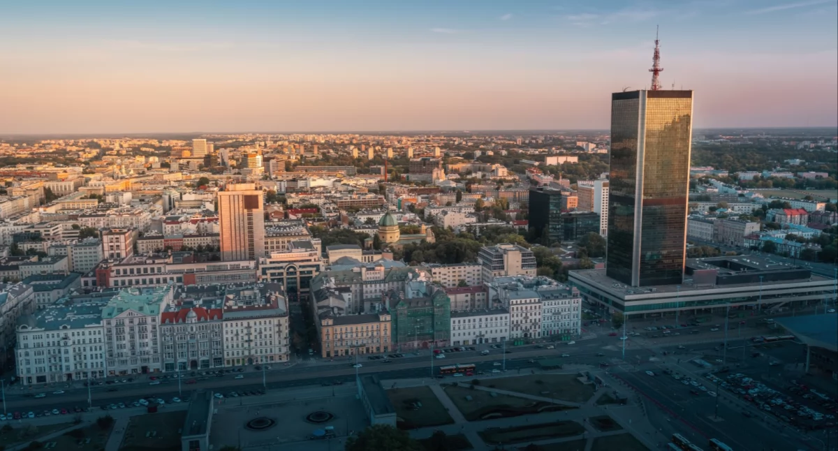 Dlaczego warto skorzystać z biura nieruchomości w Warszawie, gdy rozglądamy się za mieszkaniem?