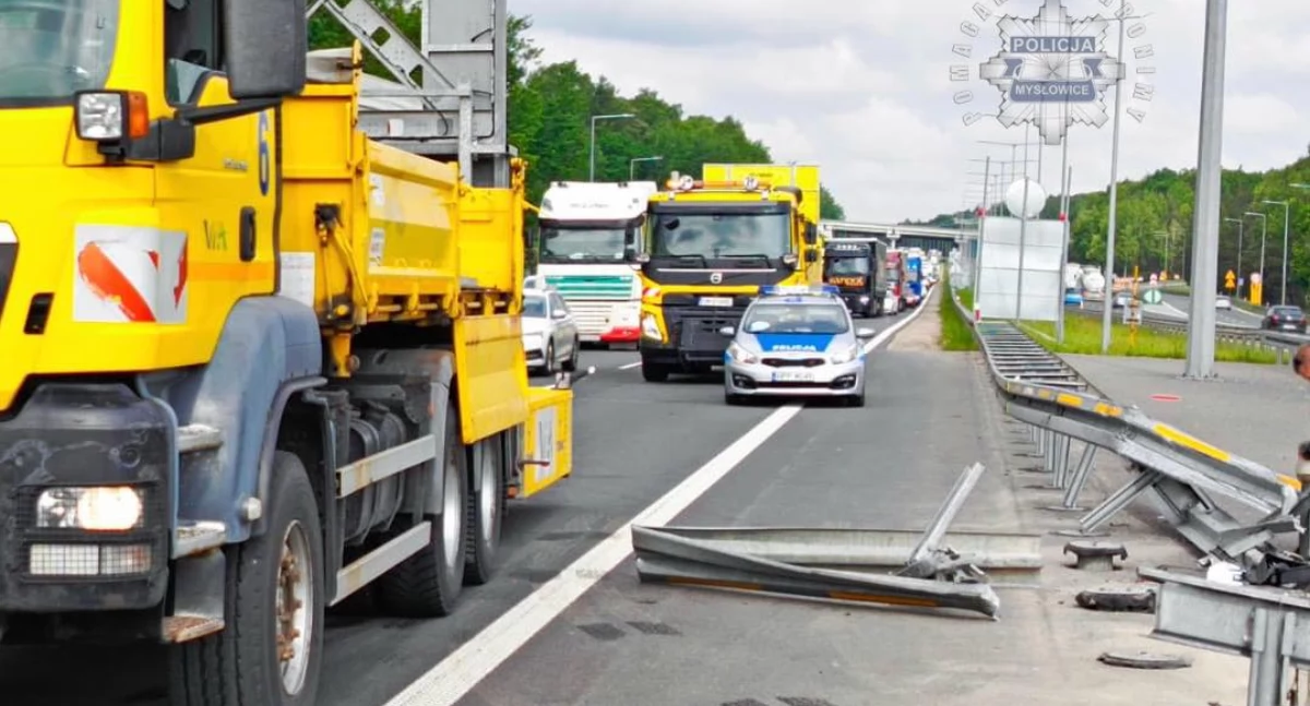 Zderzenie dwóch samochodów na A4