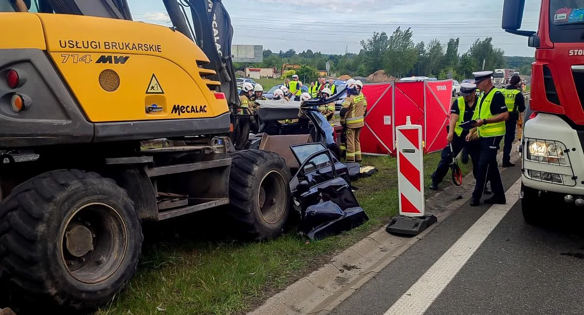 Tragiczny wypadek na autostradzie A4. Kierowca nie żyje, trzy osoby są ciężko ranne