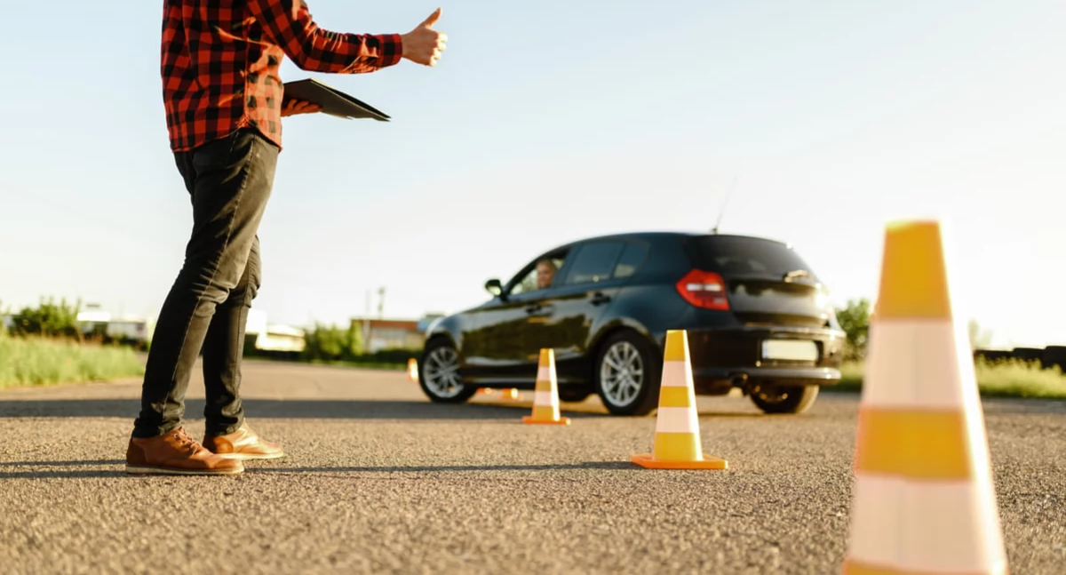 Auto do nauki jazdy - jak wybrać idealne dla kursanta?