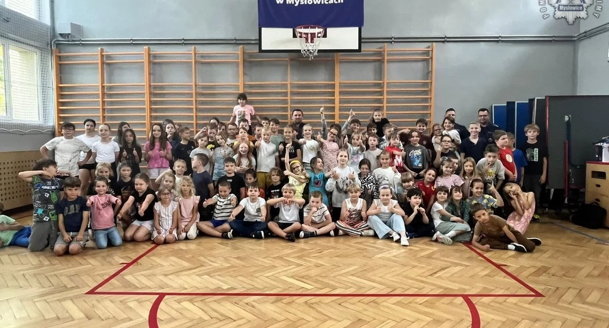 Opowiedzieli uczniom 14-stki, jak zachować bezpieczeństwo na wakacjach