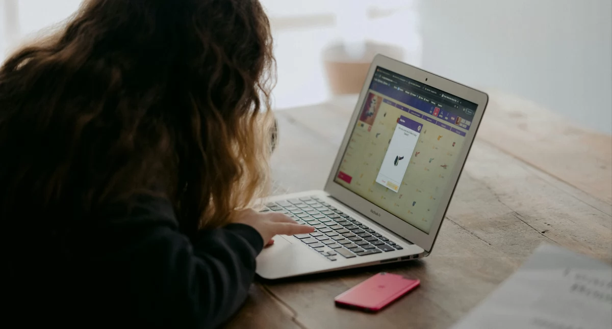 Studia psychologiczne online – dlaczego warto wybrać tę formę kształcenia w 2025 roku?
