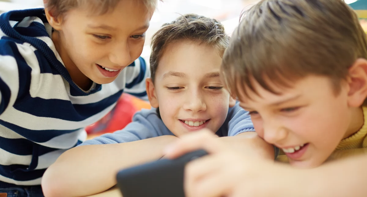 Jak wybrać telefon dla dziecka z dobrym aparatem?