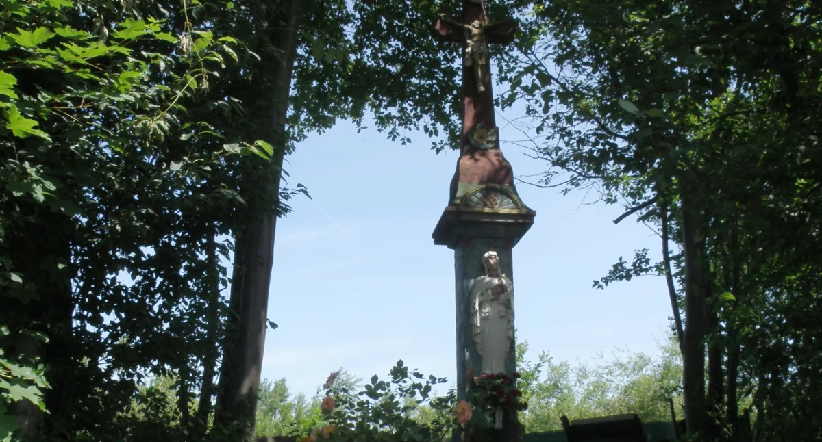 Ocalić od zapomnienia. Przydrożny krzyż wymaga odnowy