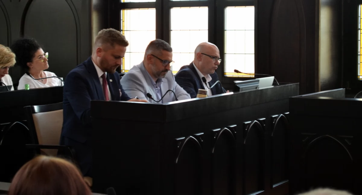 Prezydent Dariusz Wójtowicz z absolutorium i wotum zaufania