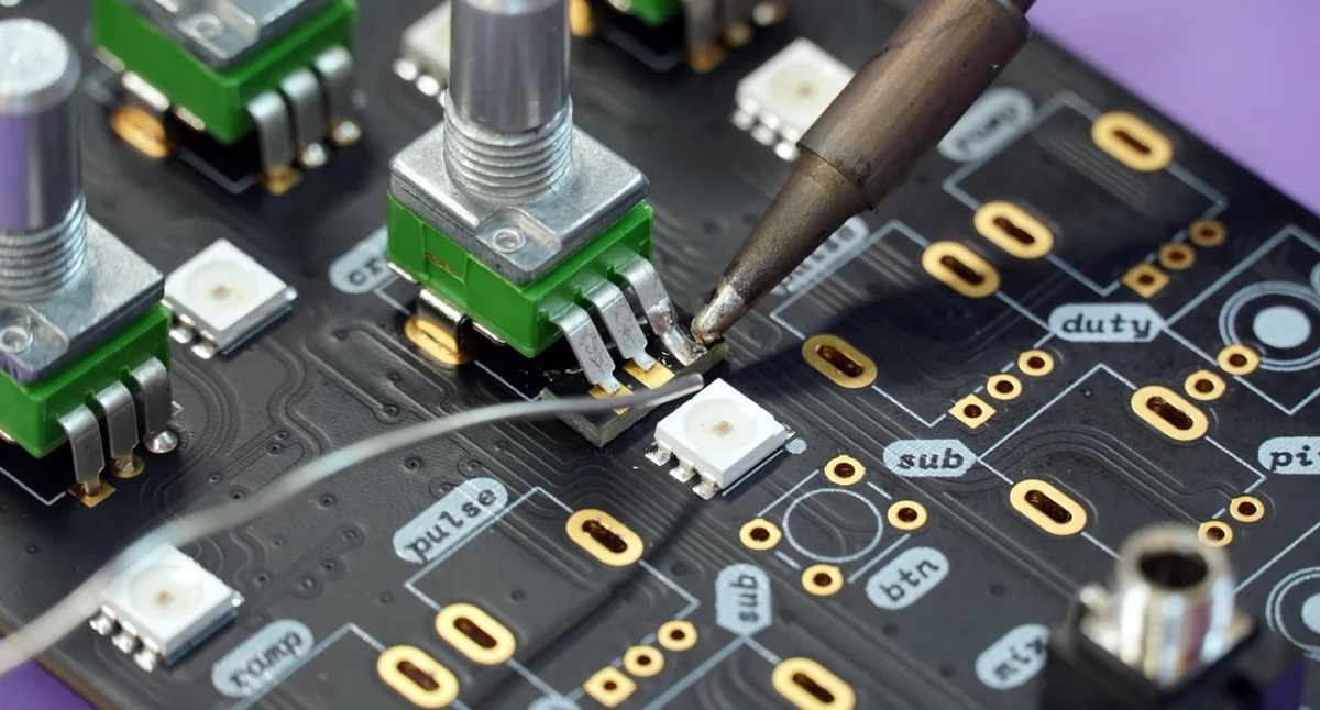 Praca zespołowa w elektronice – jak komunikacja i interdyscyplinarność napędzają innowacje