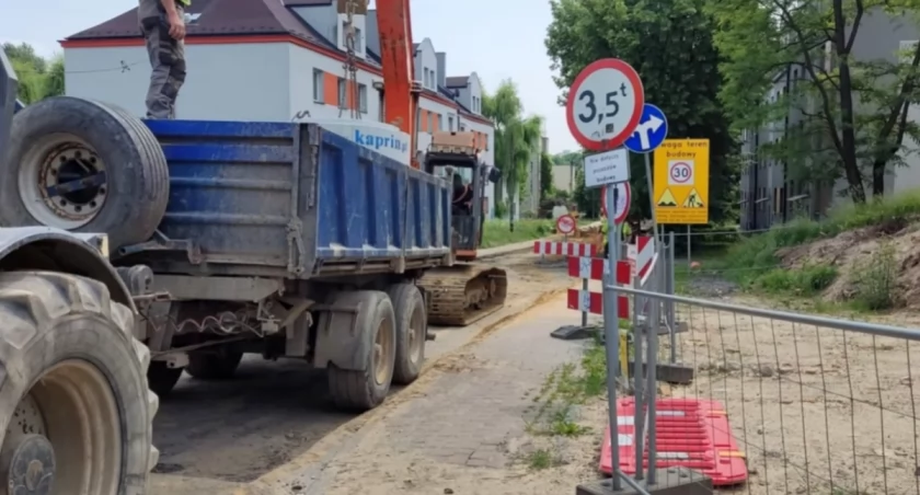 Problemy techniczne i zmiana terminu robót drogowych w centrum