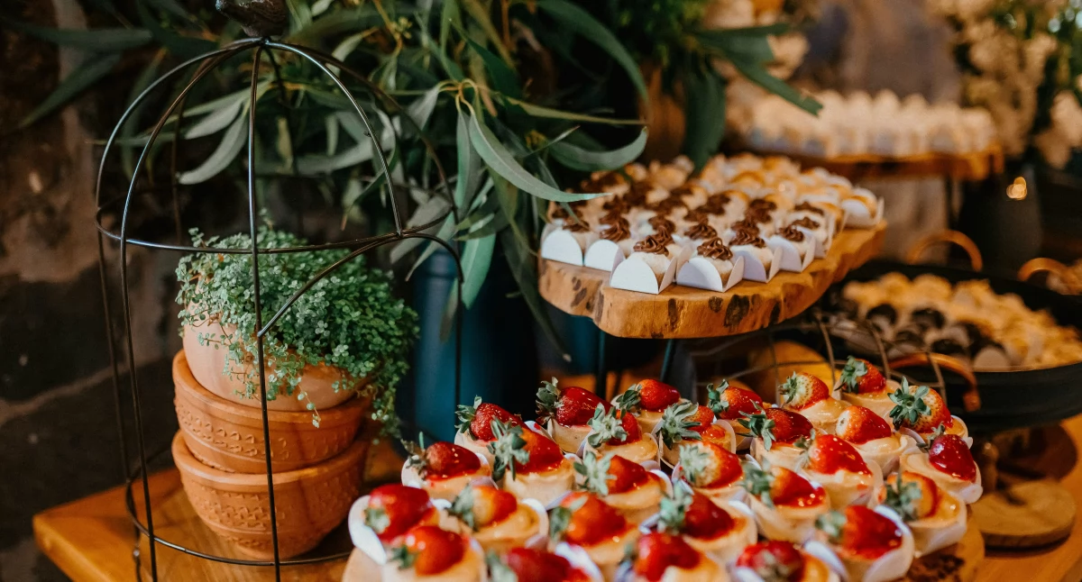 Jak zrobić wrażenie na gościach podczas firmowego wydarzenia? Postaw na catering ze Śląska