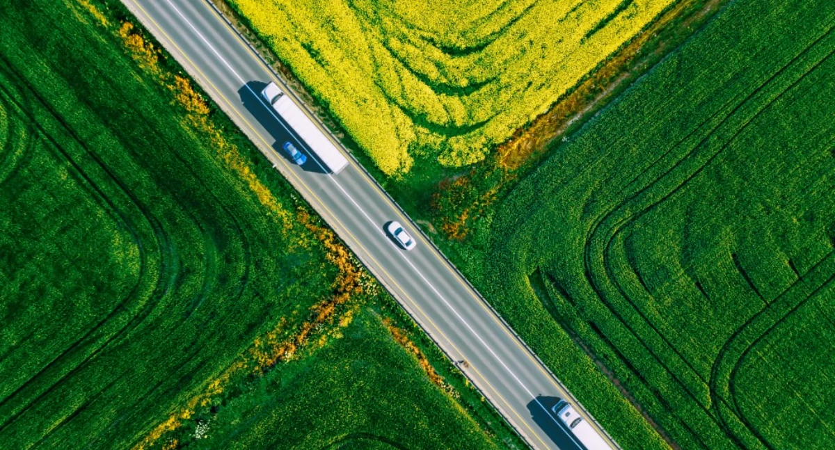 Interesuje Cię logistyka lub własne gospodarstwo? Zobacz, jak zostać spedytorem lub rolnikiem!