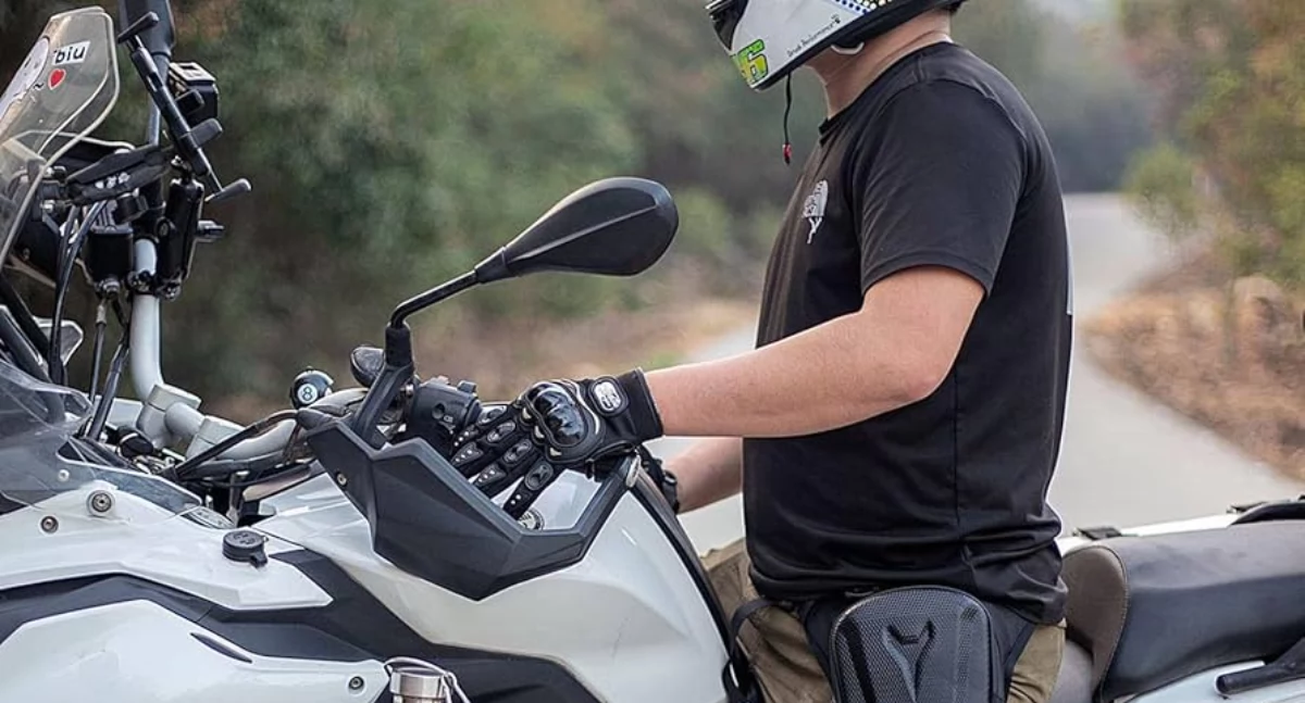 Nerka motocyklowa - mała rzecz, wielka wygoda. Dlaczego warto ją mieć na każdej trasie?