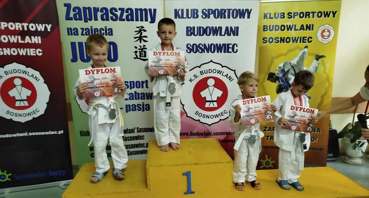 Grad medali dla zawodników Roan Fight Club Mysłowice