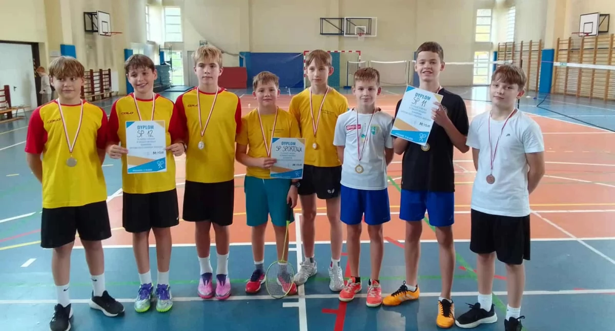 Ruszyły miejskie zmagania w badmintonie
